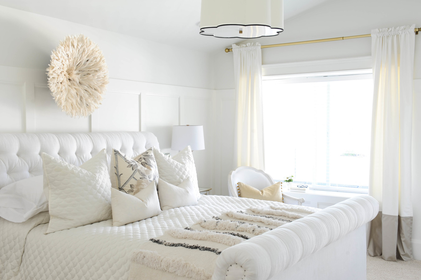 Dormitorio blanco en estilo moderno (35 fotos): diseño de interiores