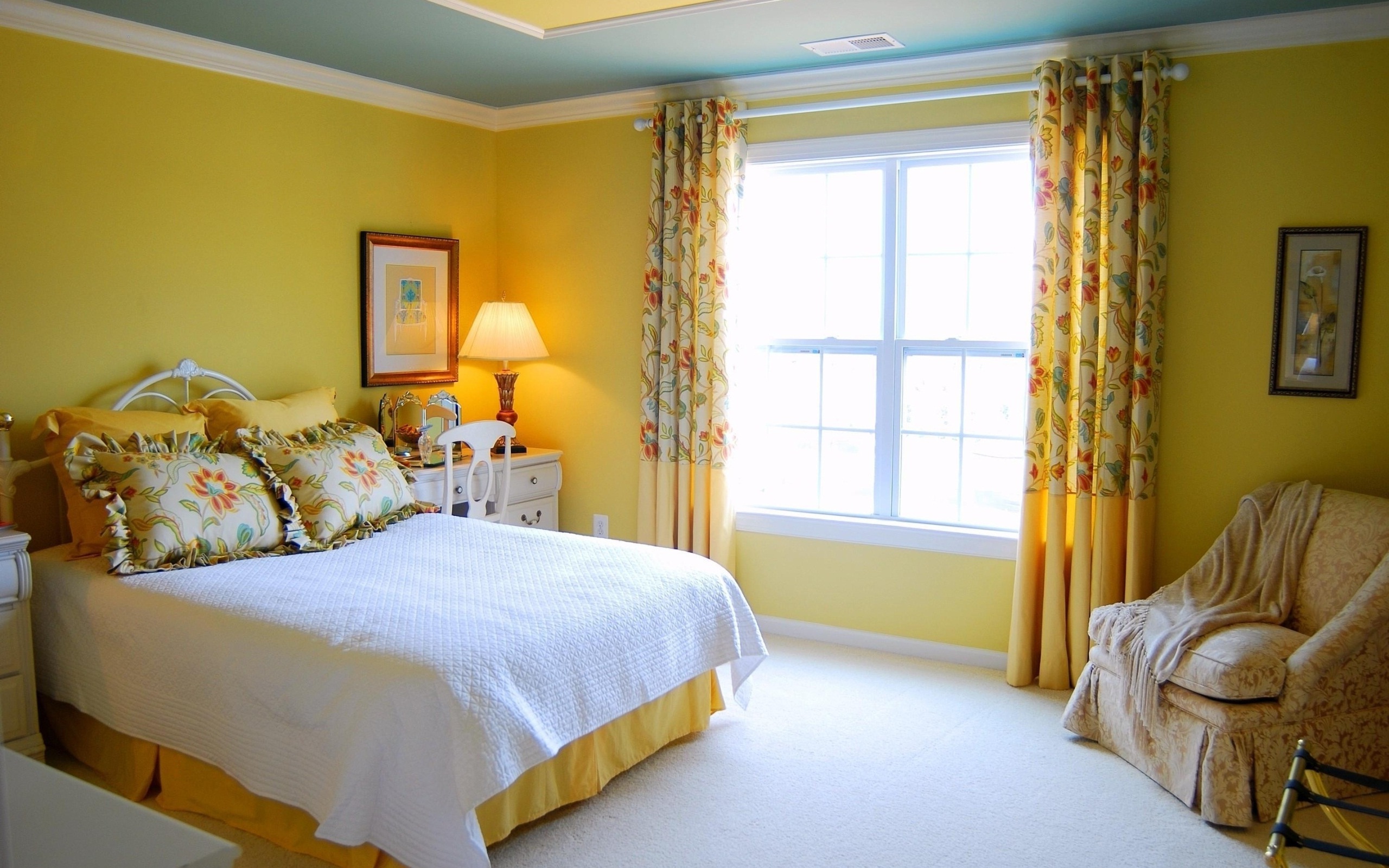 غرفة نوم صفراء 65 صورة غرفة نوم ذات نغمات صفراء لون أصفر في داخل غرفة نوم ضيقة داكنة اللون الأصفر والبرتقالي تصميم غرفة نوم خضراء صفراء