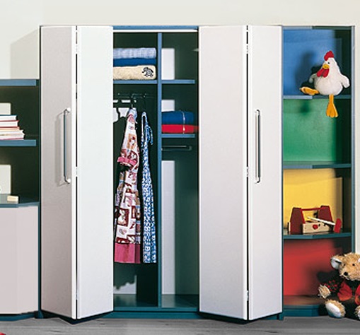 Case Accordion Features Of Bookcases With A Folding Mechanism And