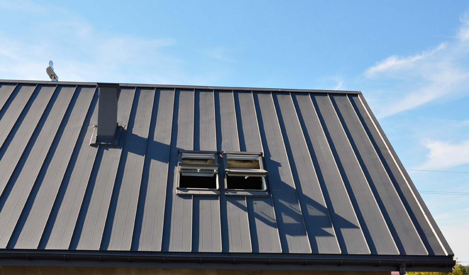 Atap aluminium (17 gambar): pilihan bahan bumbung untuk bumbung .