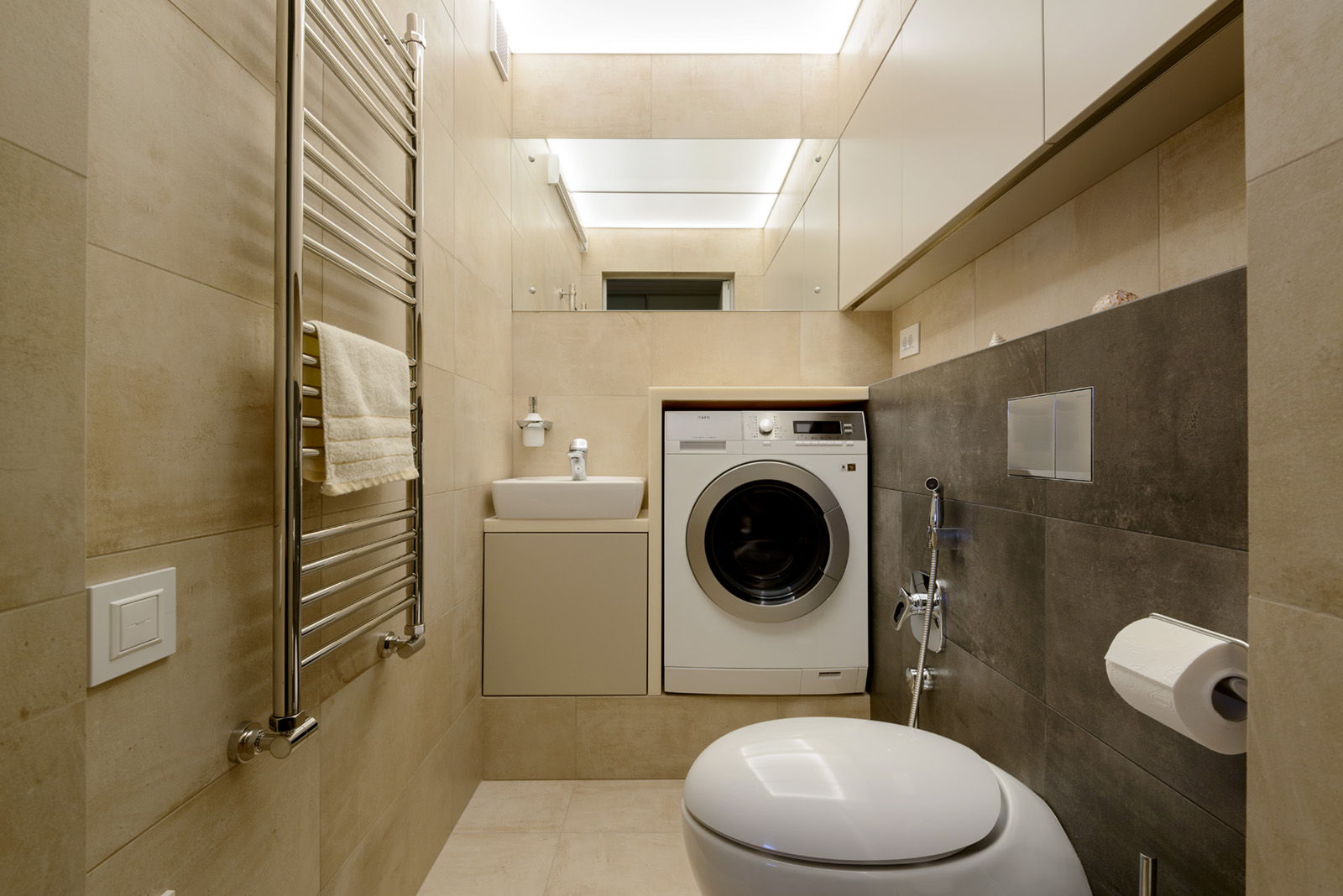 Máy giặt trong nhà vệ sinh (27 ảnh): thiết kế phòng với một máy ...