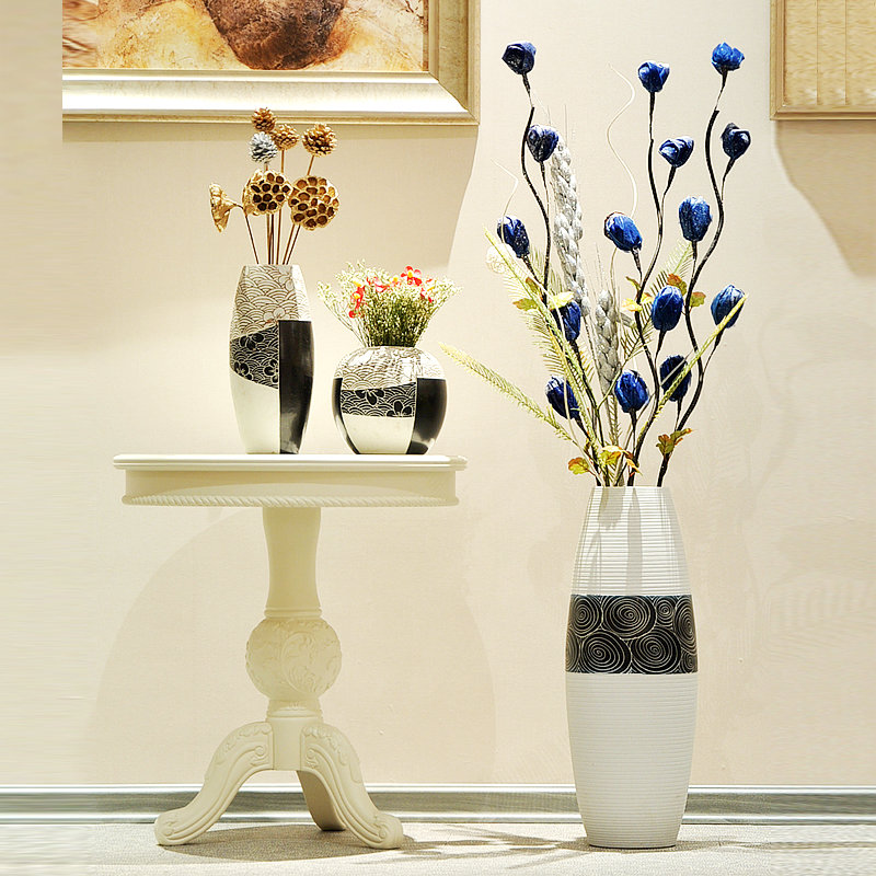 Вазочки на кухне. Декор для напольной вазы. Цветы в напольную вазу для интерьера. Дизайнерские напольные вазы. Декоративные цветы для интерьера.