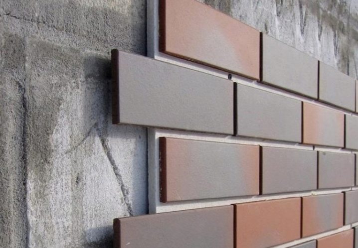 Façade en brique: caractéristiques des matériaux de finition des murs extérieurs