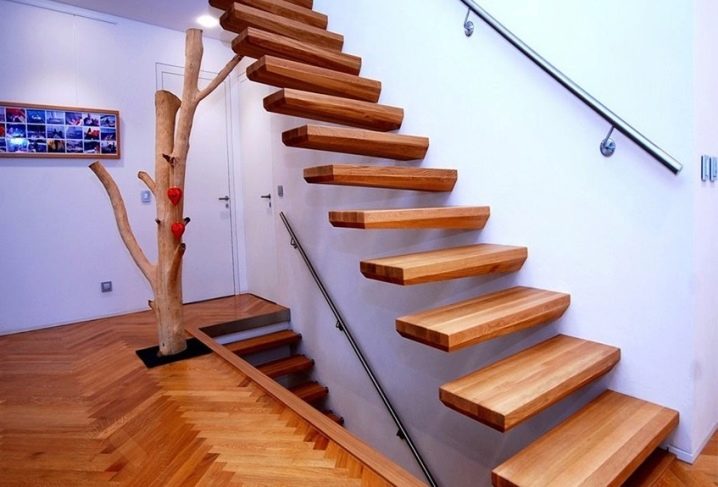 پله چوبی ساده